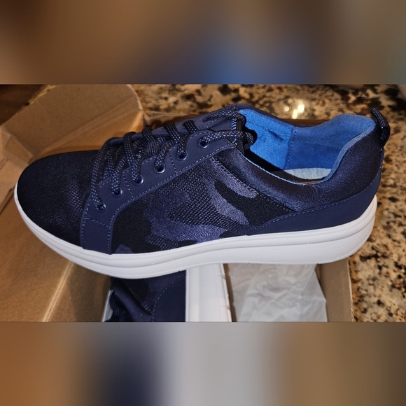 Cloudsteppers by Clark Ezera Lace Dark Navy 7 1/2 W new in box - Picture 3 of 6